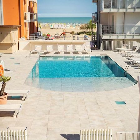 Hotel Garni' Serena Caorle Bagian luar foto