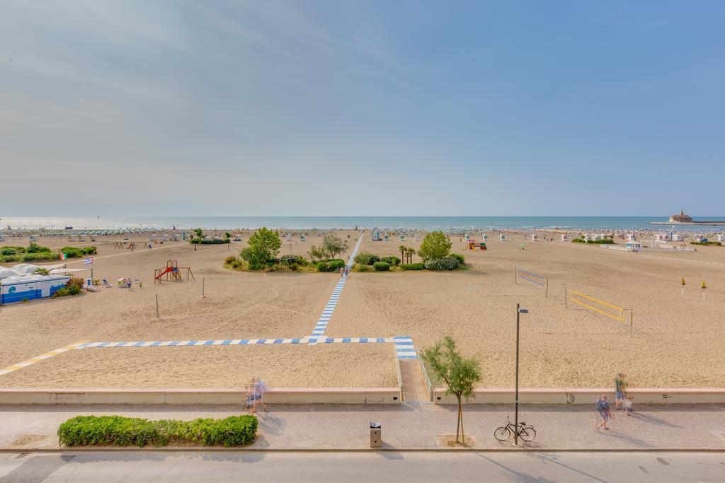 Hotel Garni' Serena Caorle Bagian luar foto