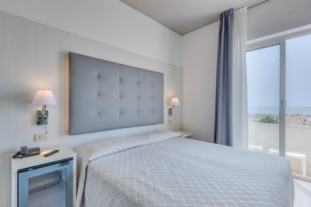 Hotel Garni' Serena Caorle Bagian luar foto