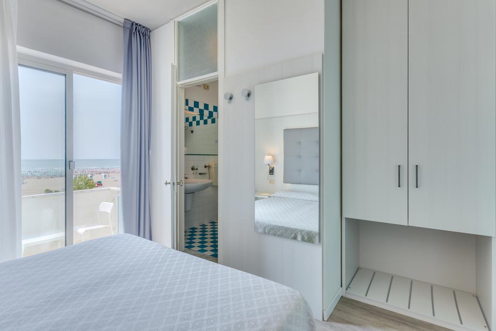 Hotel Garni' Serena Caorle Bagian luar foto