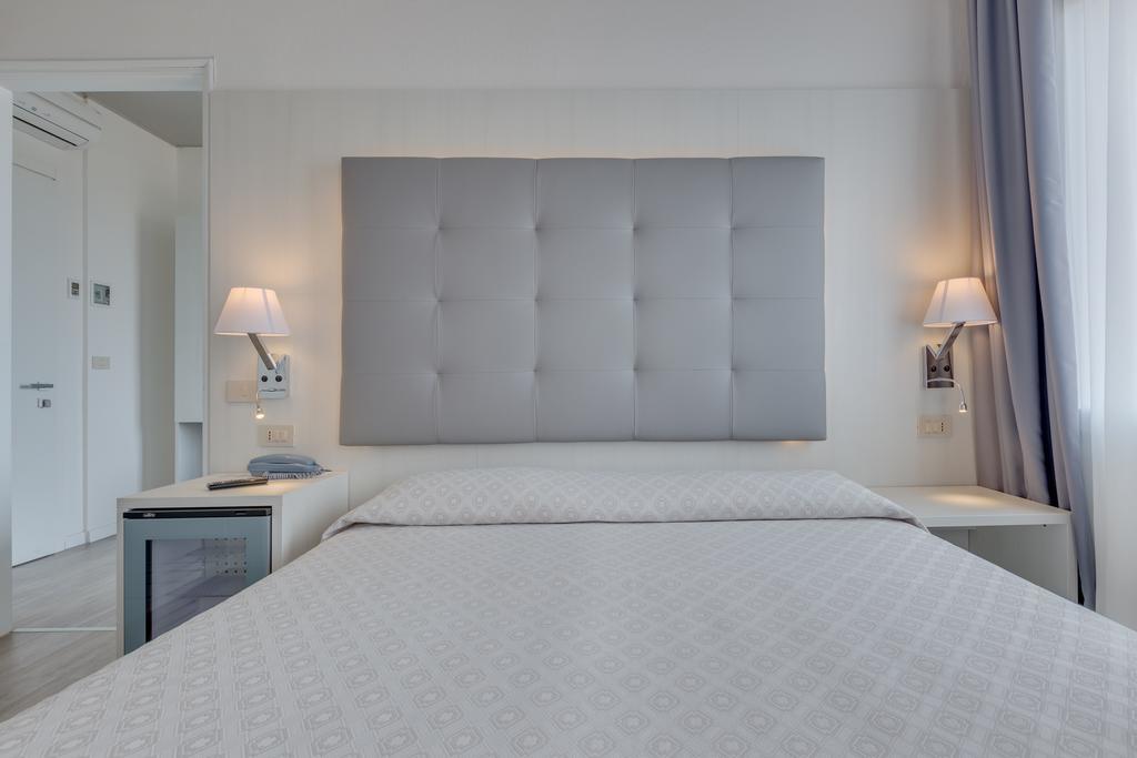 Hotel Garni' Serena Caorle Bagian luar foto