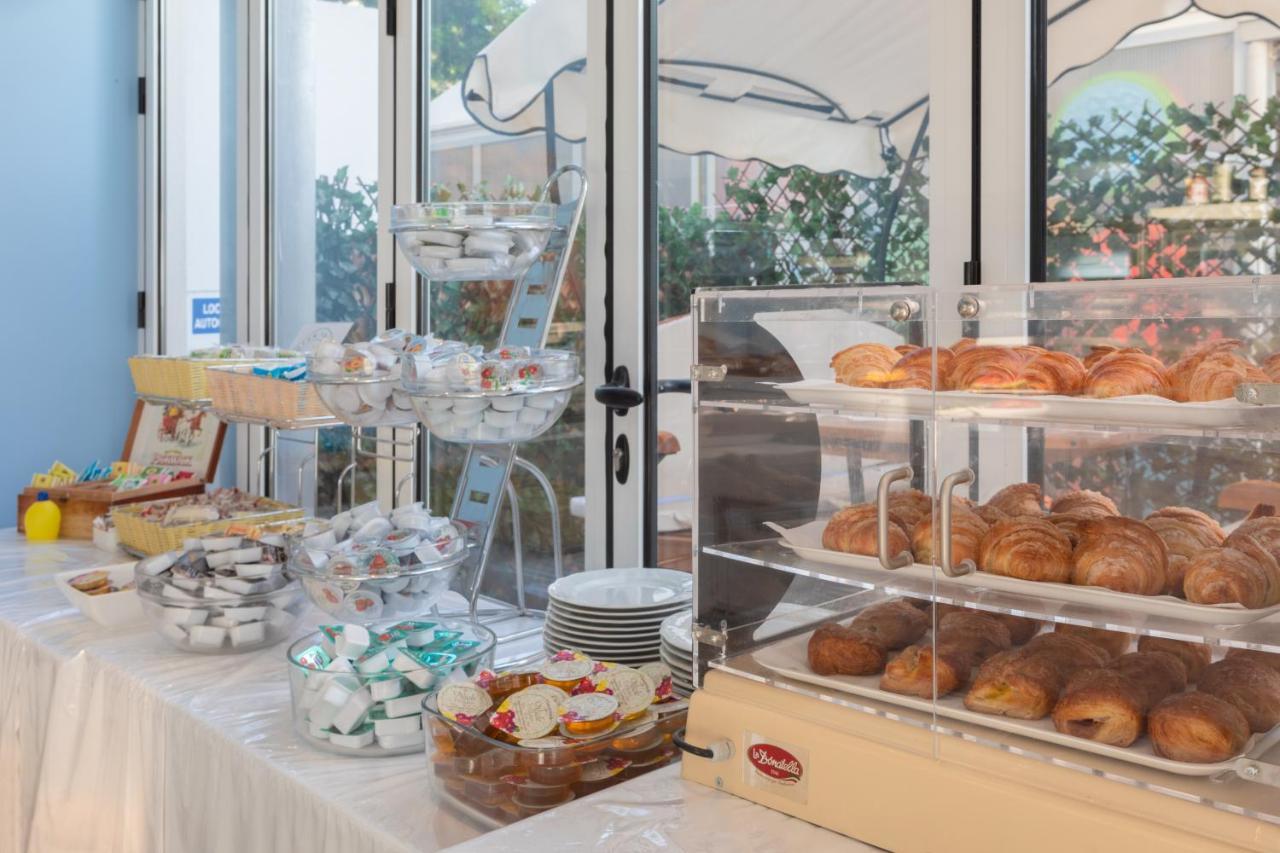 Hotel Garni' Serena Caorle Bagian luar foto