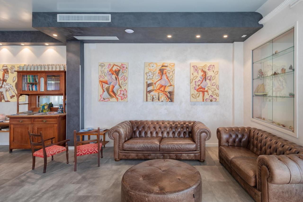 Hotel Garni' Serena Caorle Bagian luar foto