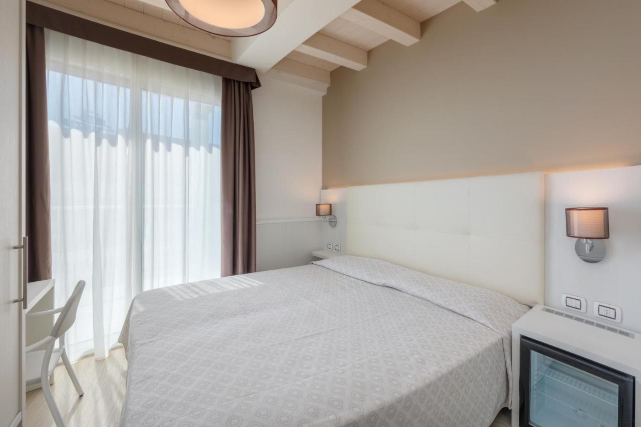 Hotel Garni' Serena Caorle Bagian luar foto