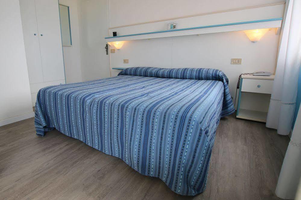 Hotel Garni' Serena Caorle Bagian luar foto