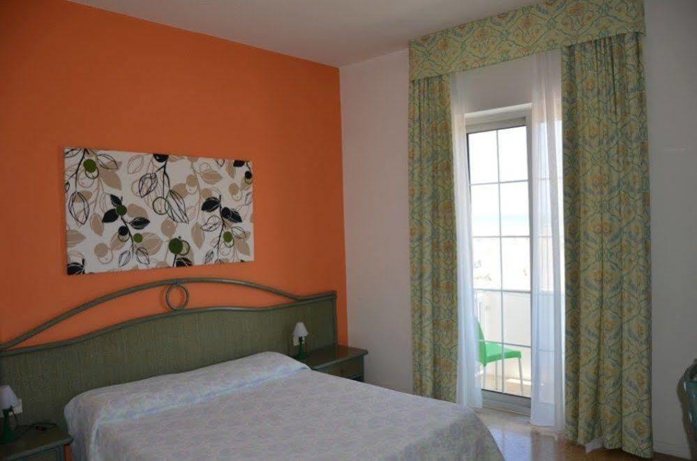 Hotel Garni' Serena Caorle Bagian luar foto