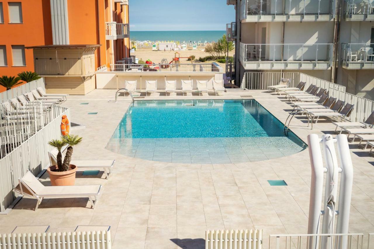 Hotel Garni' Serena Caorle Bagian luar foto
